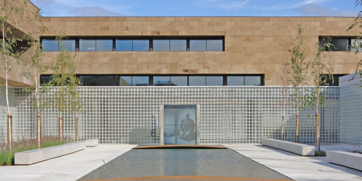 Anche il Collegio Pedro Arrupe diLisbona è rivestito in sughero Corkpan a vista Md Facciata