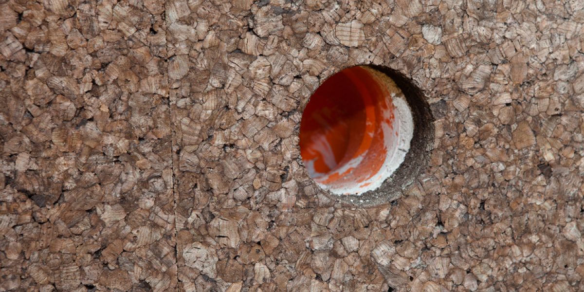 dettaglio della posa del pannello di sughero Corkpan per cappotto termico a vista