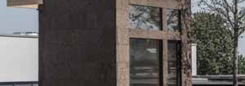 il cappotto sull'edificio del roof garden di via tortona a mialno è realizzato in sughero faccia a vista