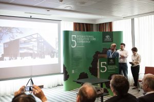 I progettisti dello studio MOSAE presentano il progetto del pdiglione del brasile ad EXPO 2015 alla Cork Conference organizzata da Amorim a Settembre 2014