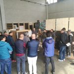 Un momento della dimostrazione di posa al corso organizzato da Tecnosugheri