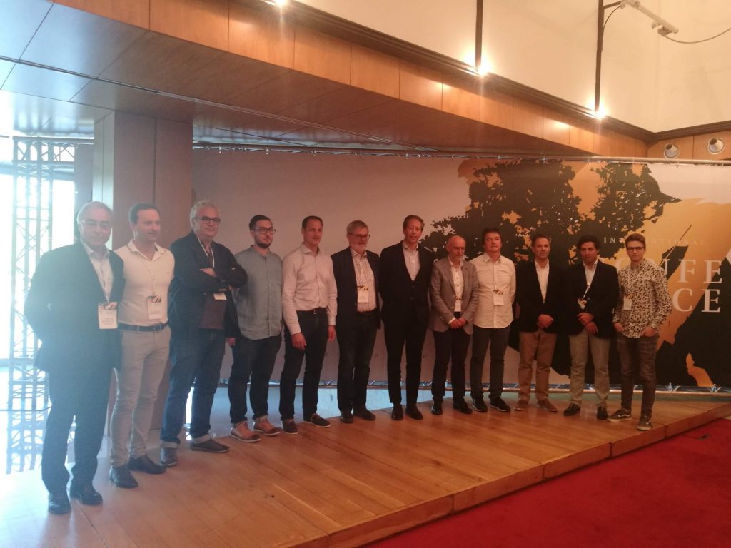 Foto di gruppo con il presidente Antonio Amorim e i relatori intervenuti al convegno