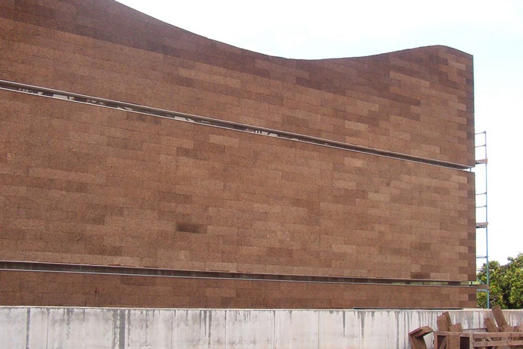Il padiglione del Portogallo all?EXPO di Hannover del 2000, progettato da Alvaro Siza e rivestito in sughero espanso faccia a vista